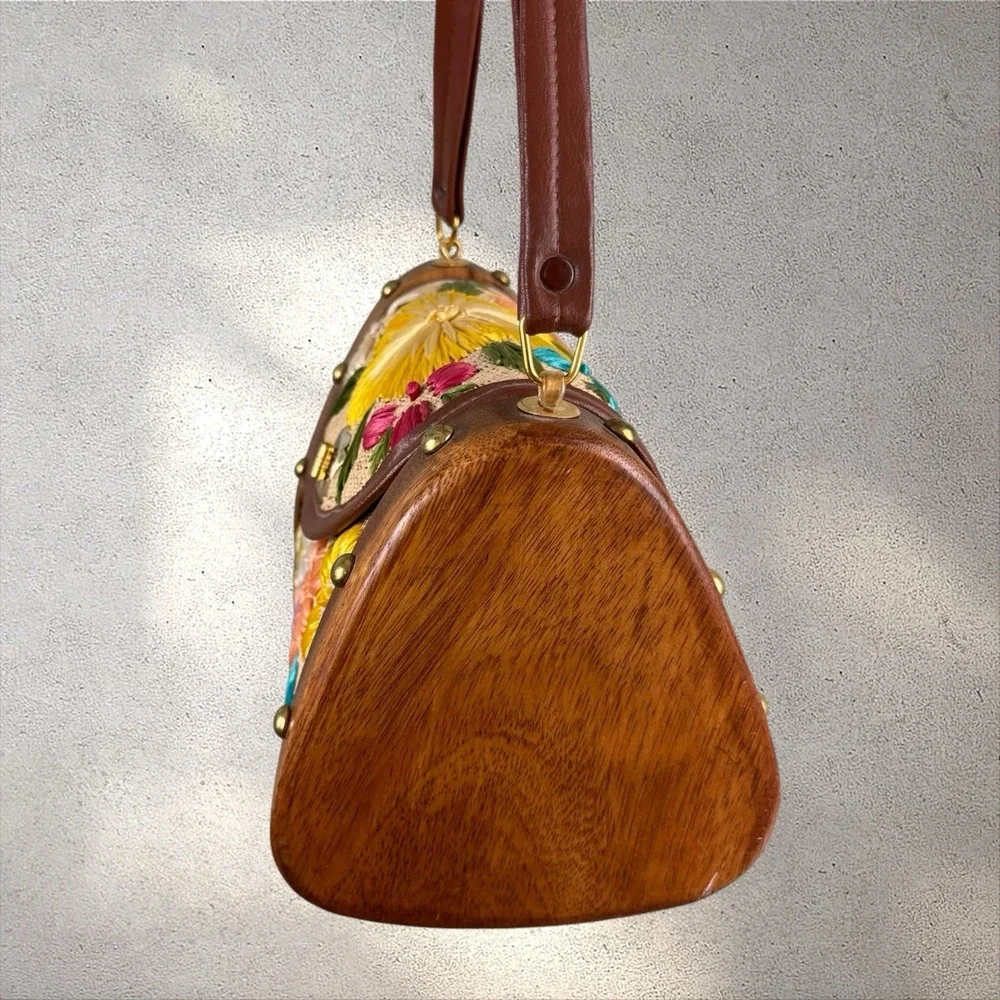 Vtg Straw Raffia Handbag Purse Whidby Embroidered Philippines Turnlock Wood
